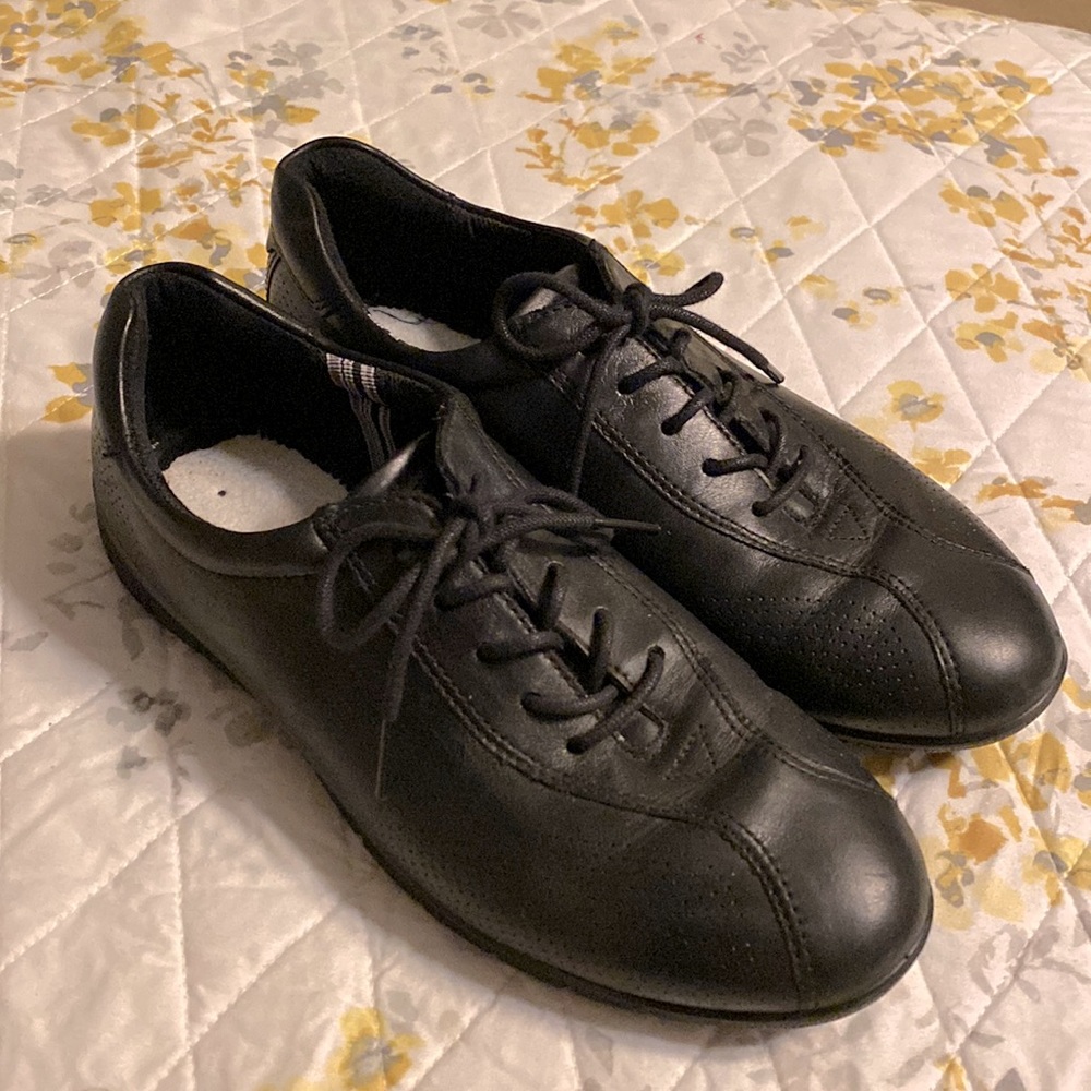 ecco leather walking shoes